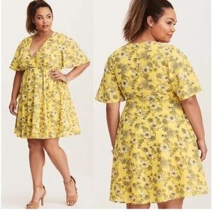 Torrid Women Dress 2X Yellow & Black Wrap Georgette Floral Cottagecore Preppy